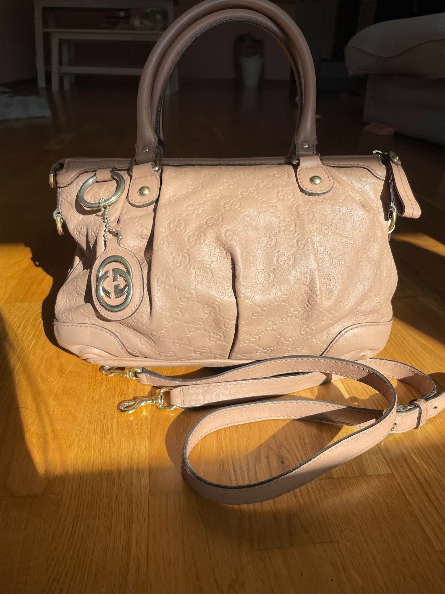 Gucci Sukey Medium Tote Bag – Guccissima Leather, Beige Rose