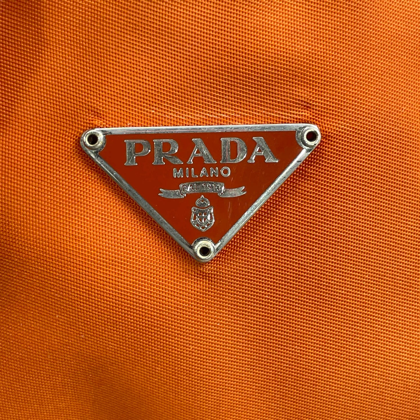 Genudgave af Prada-stofhåndtaske