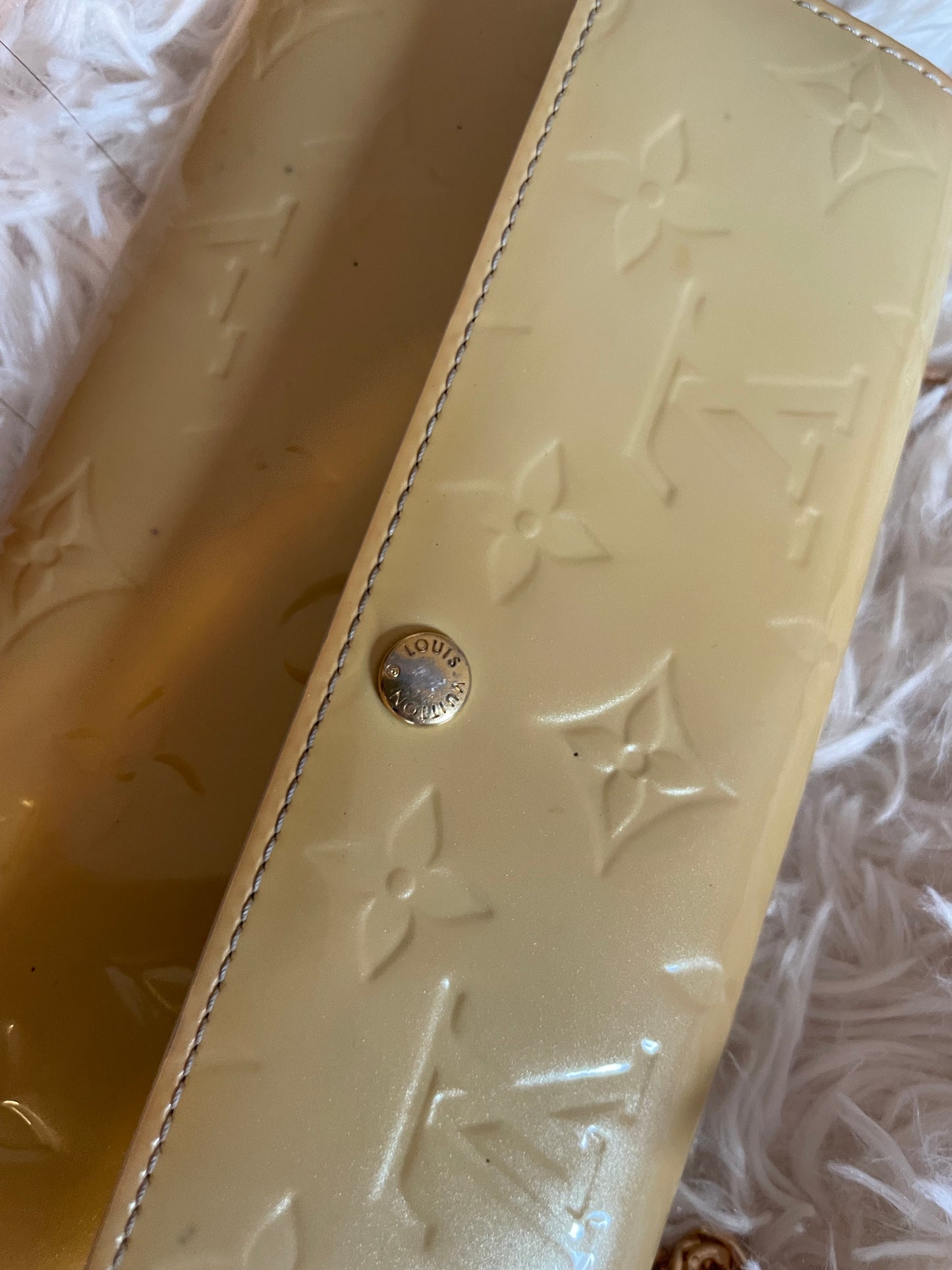 Louis Vuitton Vernis Pochette Felicie Chain Wallet – Light Yellow