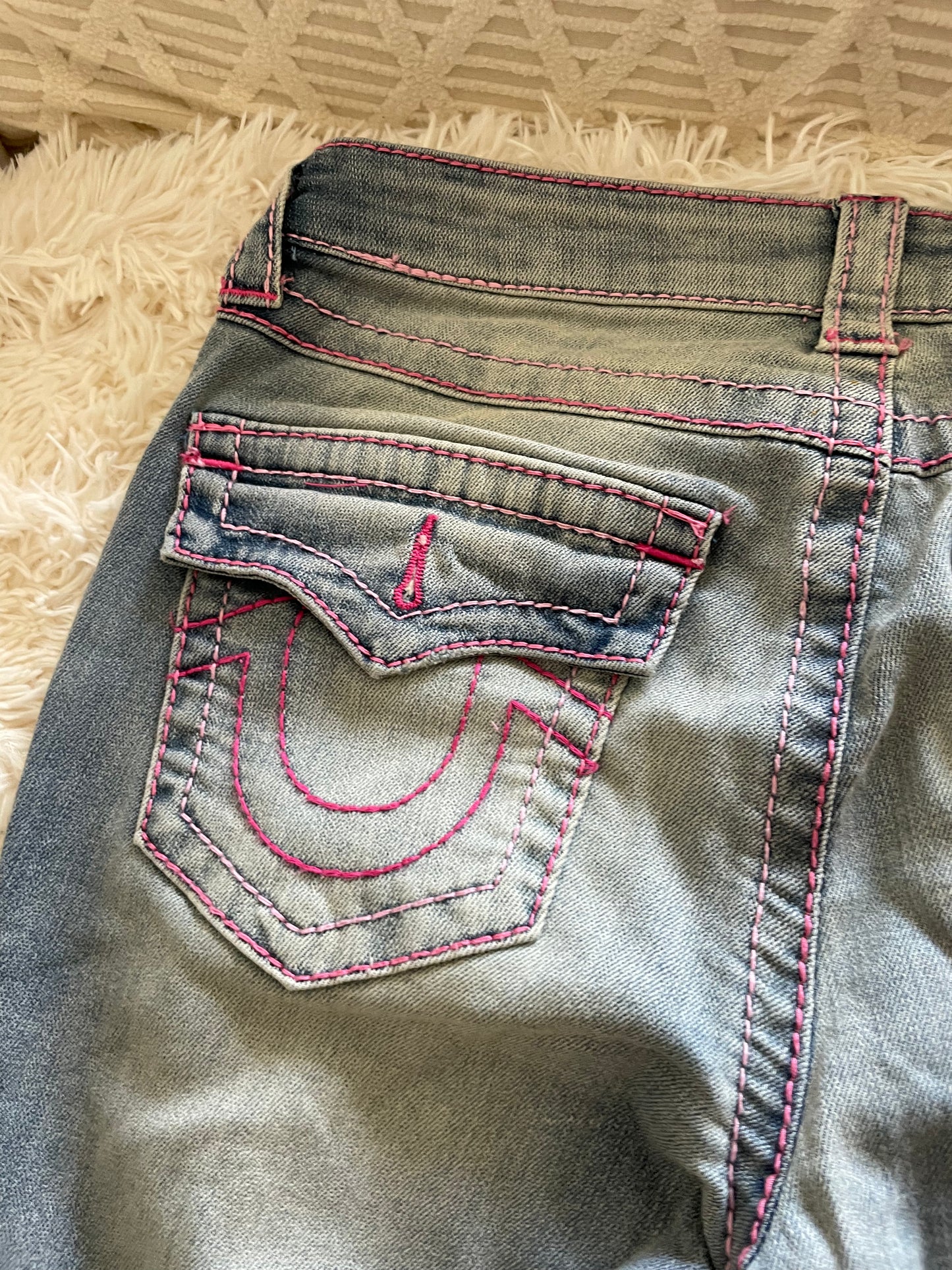 True Religion Billie Mid Rise Straight Jeans – Light Wash with Pink Stitching