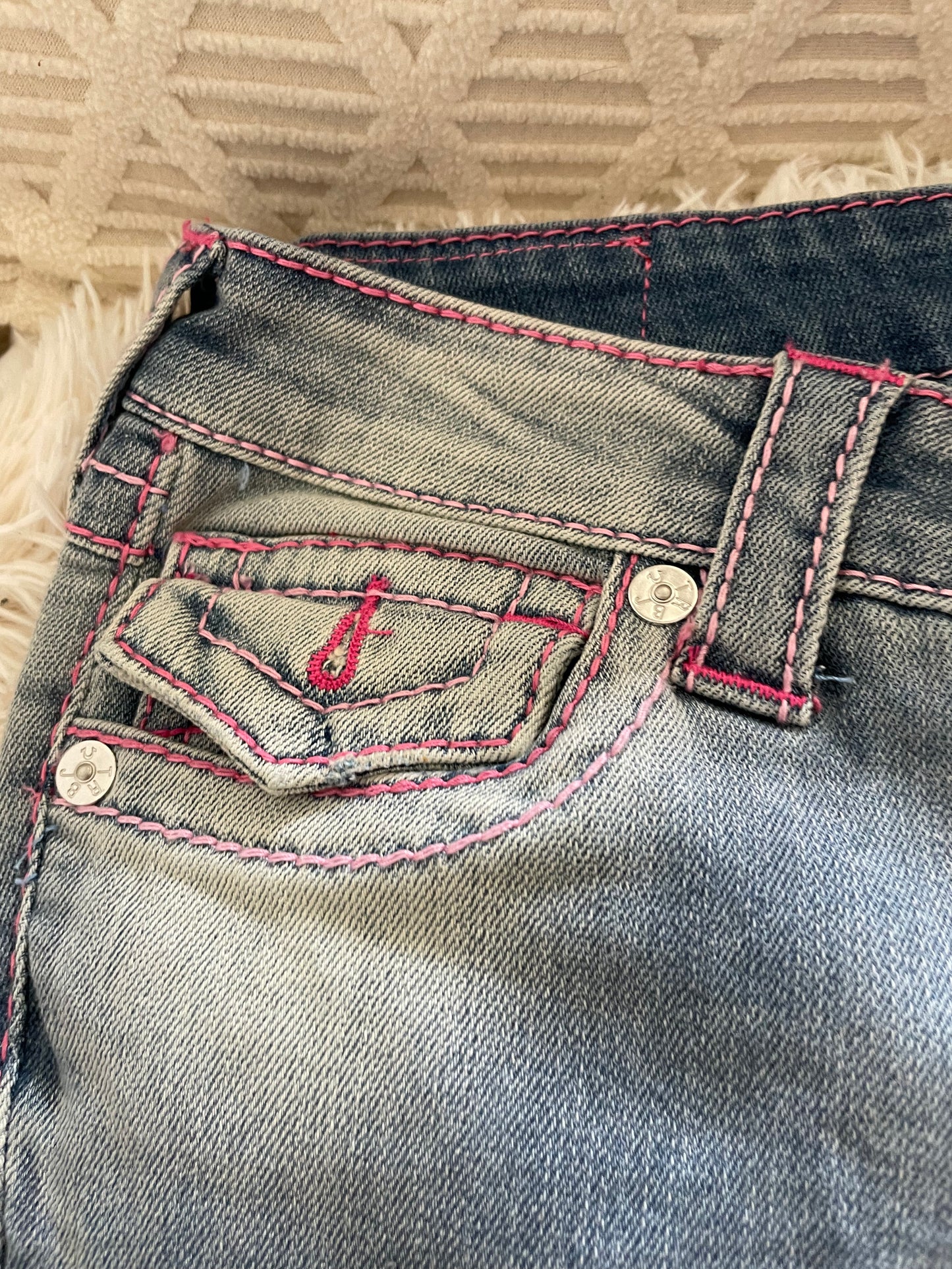 True Religion Billie Mid Rise Straight Jeans – Light Wash with Pink Stitching
