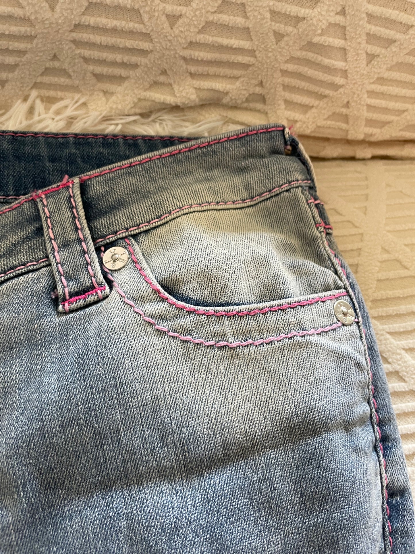 True Religion Billie Mid Rise Straight Jeans – Light Wash with Pink Stitching