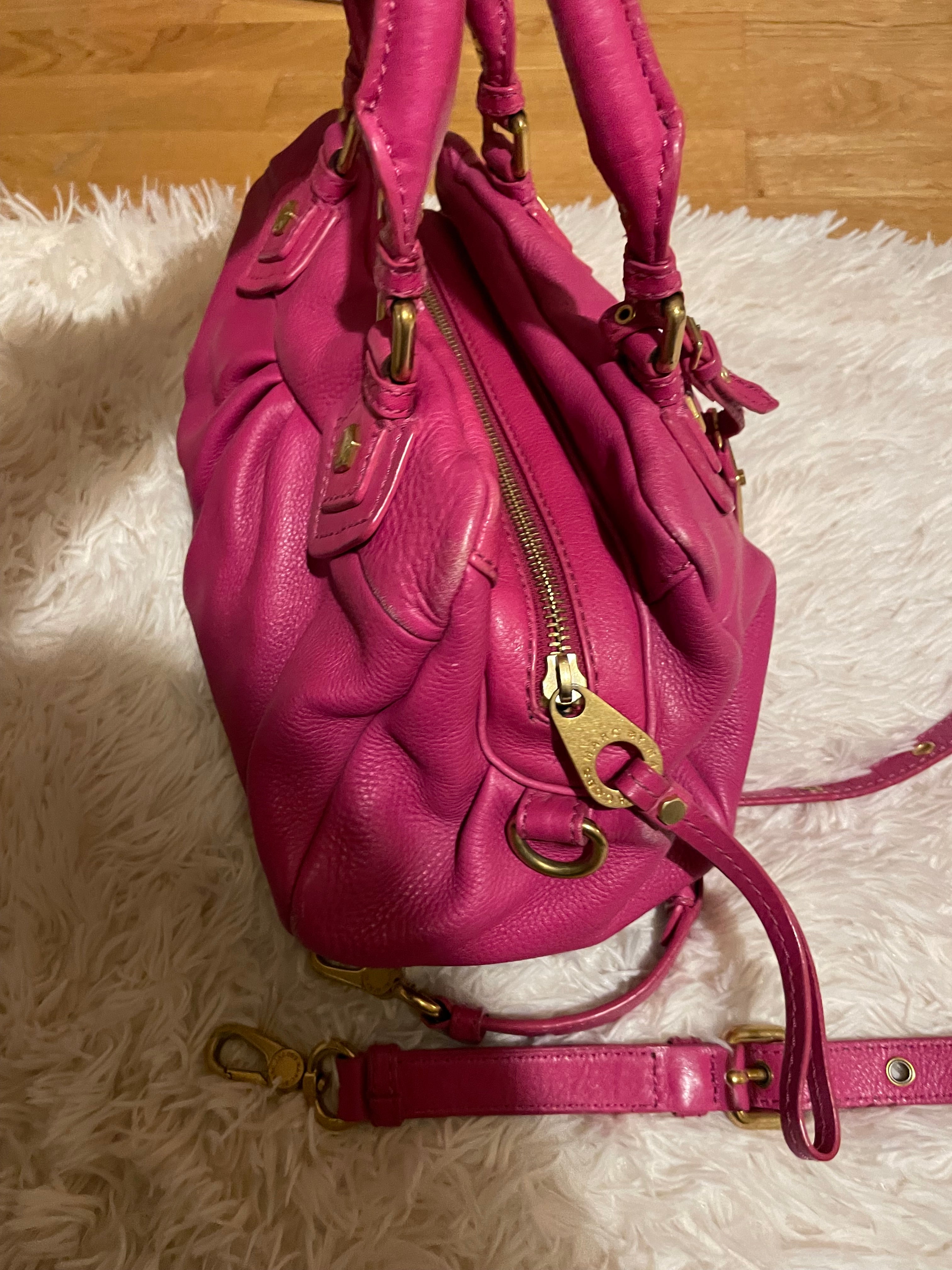 Marc by Marc Jacobs ショッキングピンク　レザーバッグ Marc by Marc Jacobs Classic Q Hillier Satchel – Hot Pink – NyaVintage