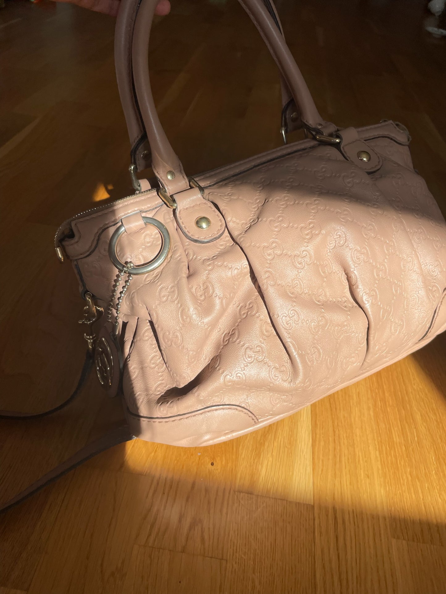 Gucci Sukey Medium Tote Bag – Guccissima Leather, Beige Rose