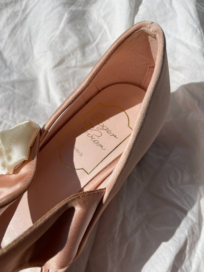 Roger Vivier Satin Pumps with Rose Detail – Blush Pink